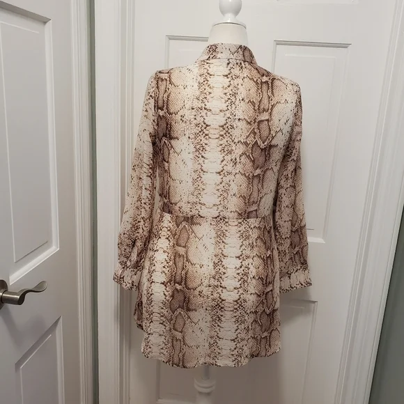 NWT Bar III Snake Print Sheer Tie/Button Front Blouse Size Med. Ret. $59.50 - Picture 6 of 13